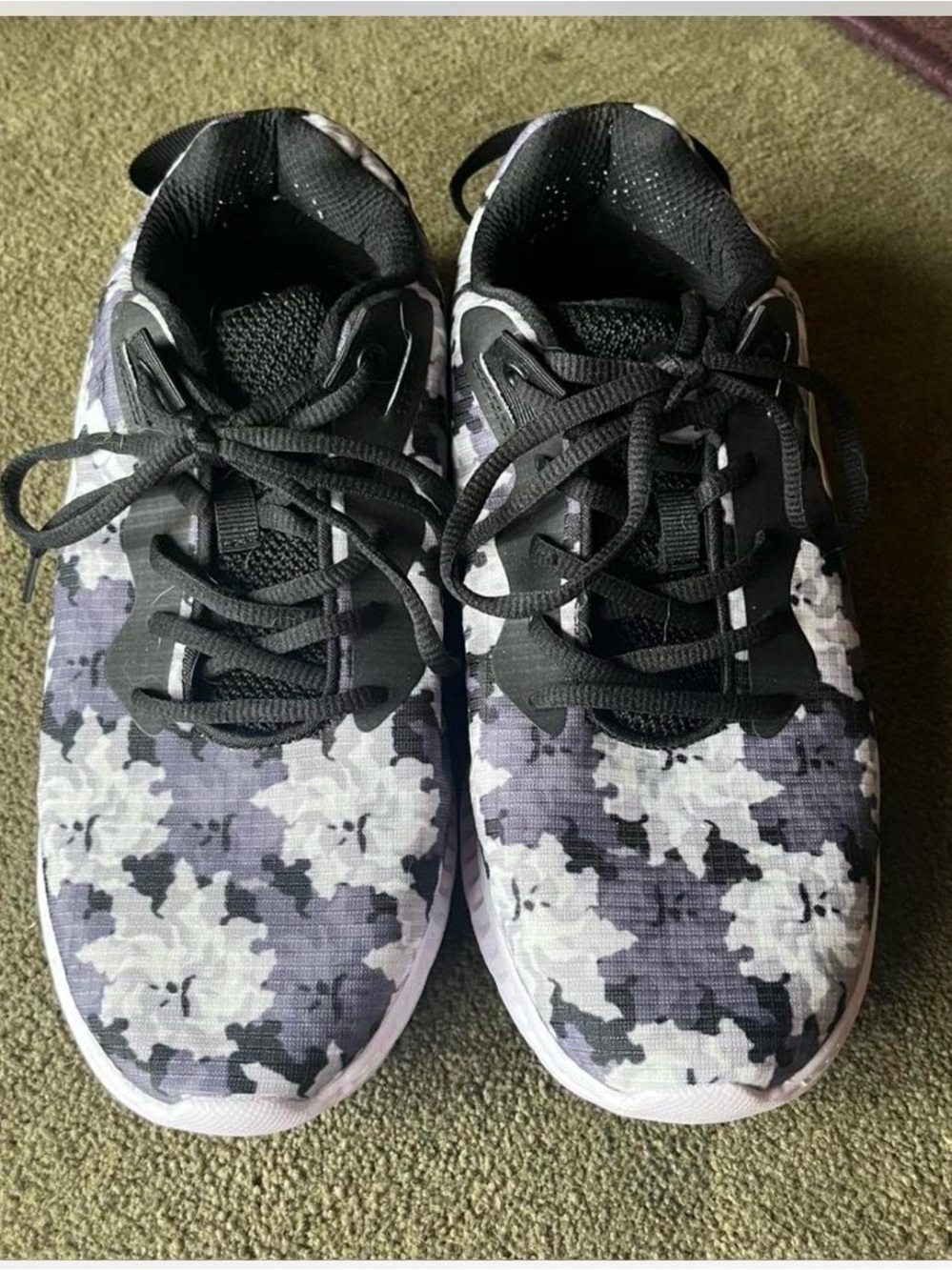 Floral Print Athletic Sneakers - Black & Gray